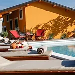 Camp 'dvor' Bell Tent Gostinjska kuća 3*