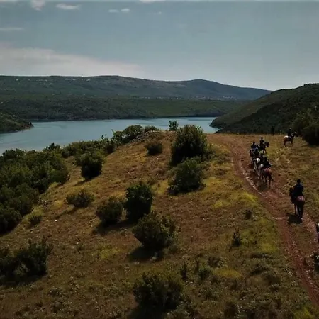 Camp 'dvor' Bell Tent 3* Manjadvorci