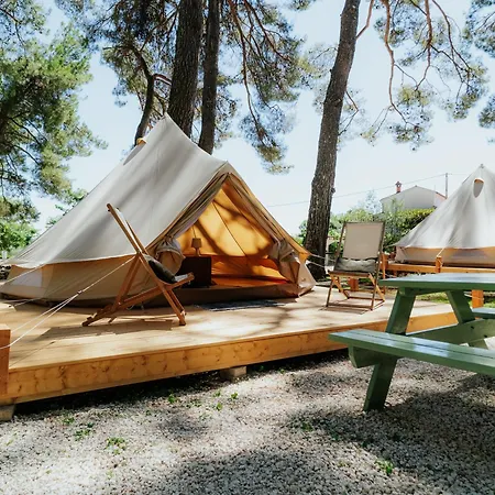 Camp 'dvor' Bell Tent Gasthuis