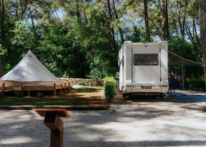 Camp 'dvor' Bell Tent Gasthof